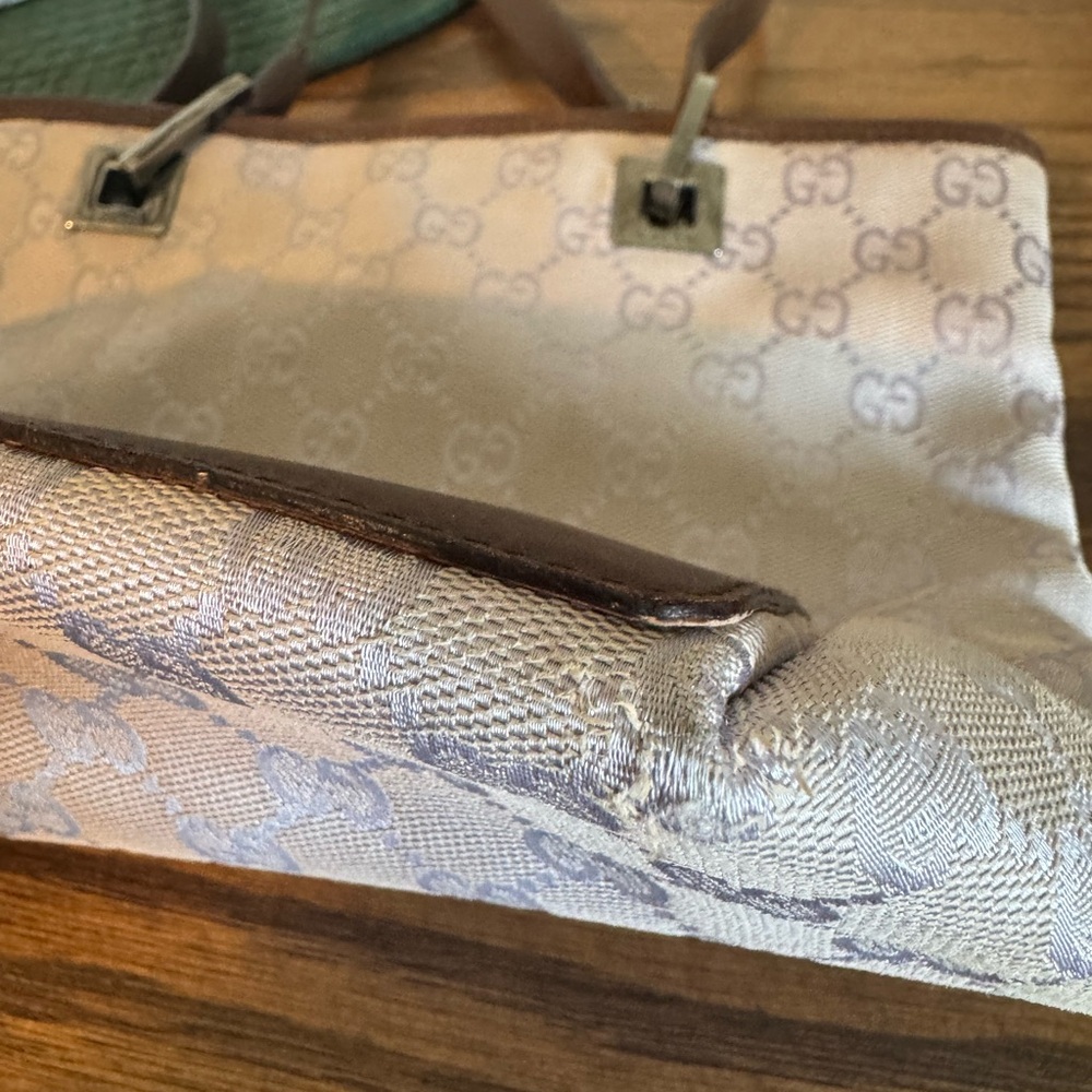 Authentic Gucci GG Lavender/Light Purple Canvas Tote - Picture 5 of 13